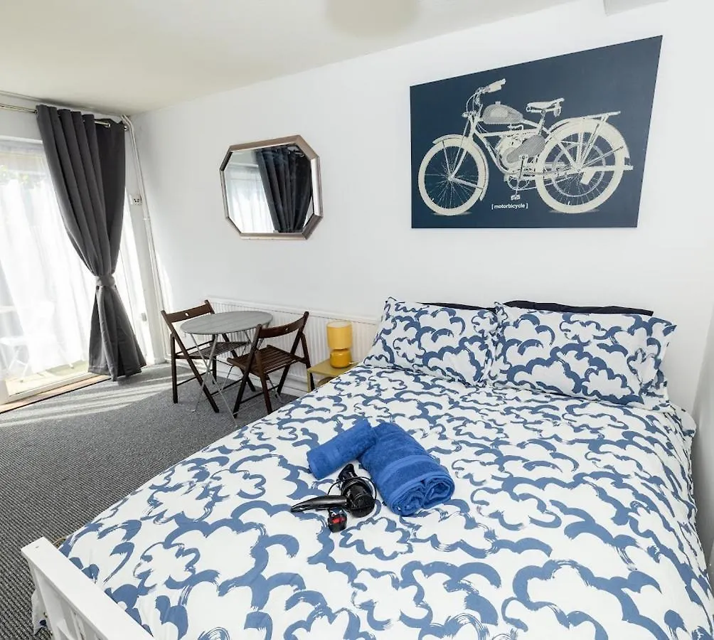 Nice Rooms In Mile End Londra Alloggio in famiglia