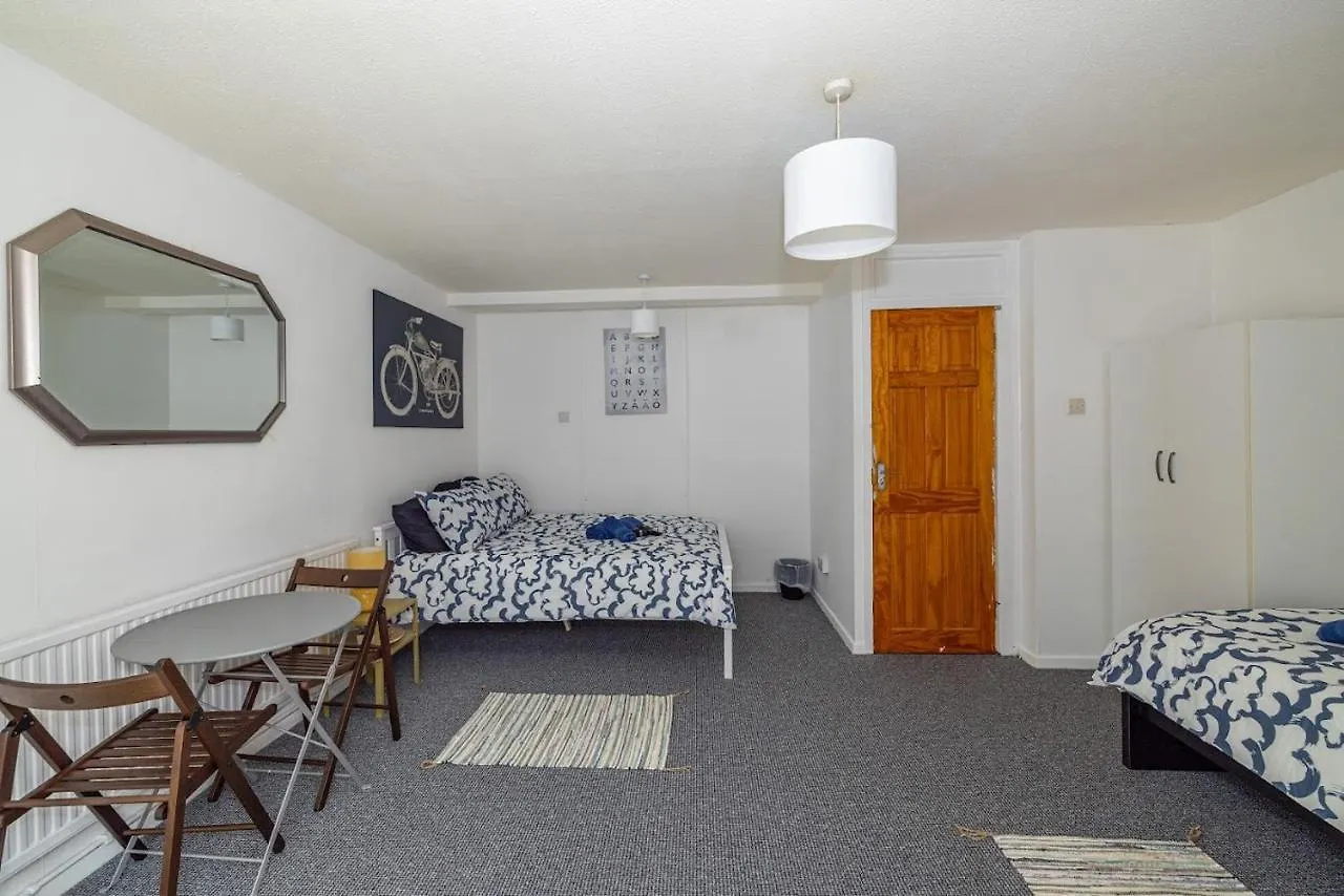 Nice Rooms In Mile End Londra